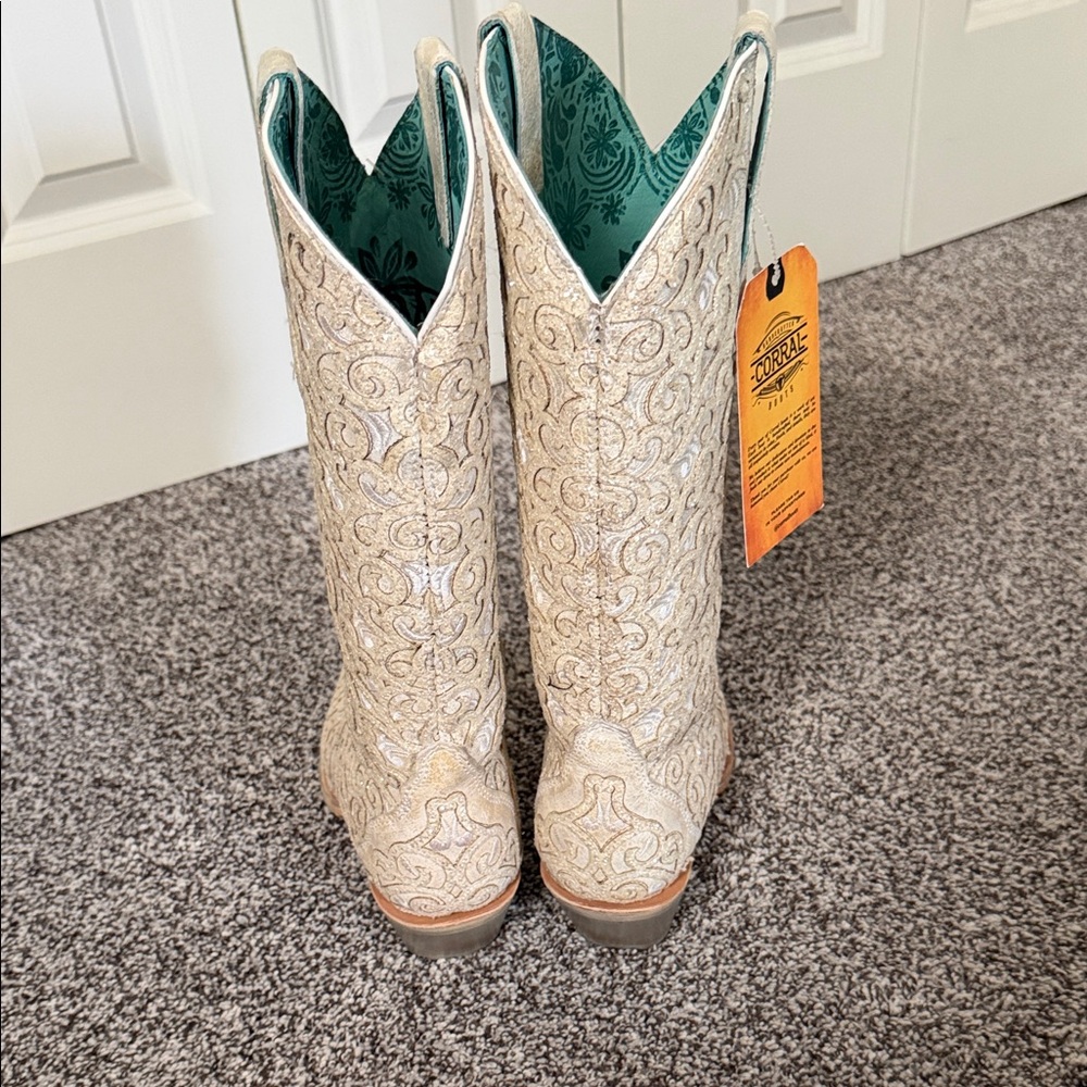 Corral Ivory Embroidered Cowboy Boots - Picture 4 of 5
